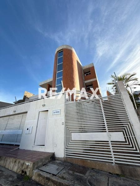 QUINTA DE 2 PISO EN PARAISO 1